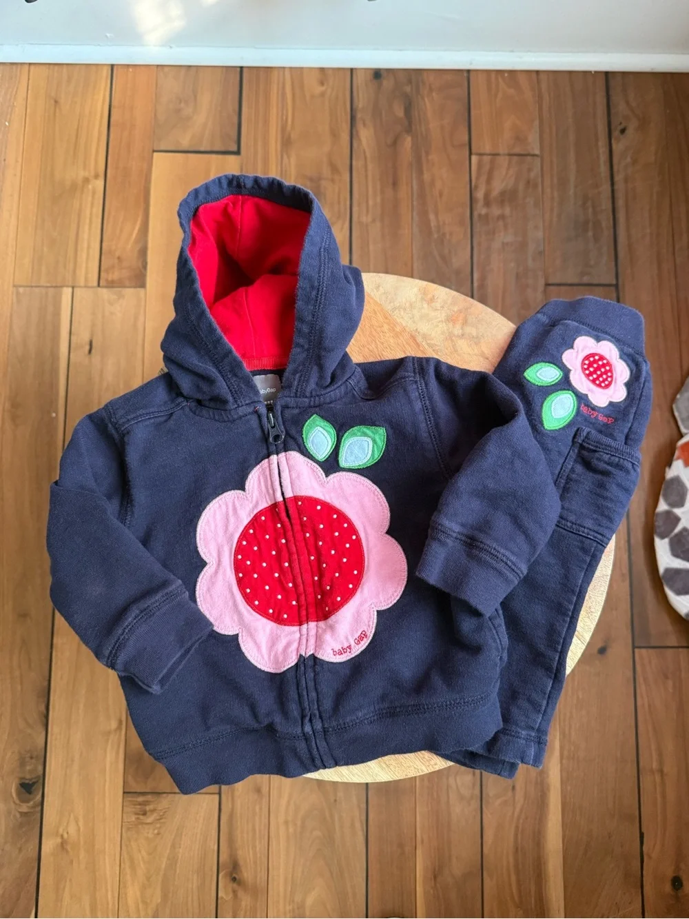 GAP Baby Navy Sweatsuit w/ Flower Detail 2PC Sz: 6-12M